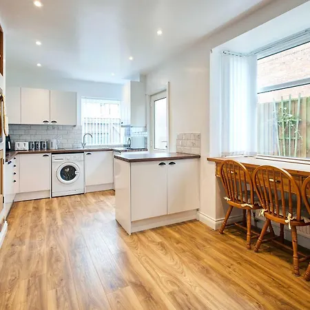 Host & - Cromwell House Filey