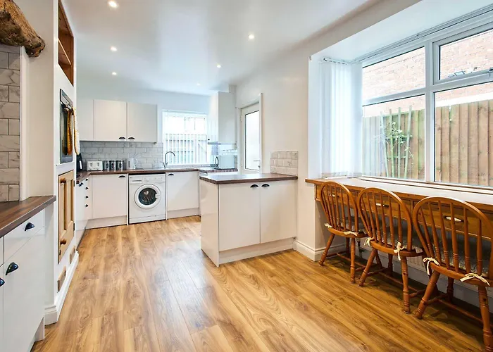 Host & - Cromwell House Filey